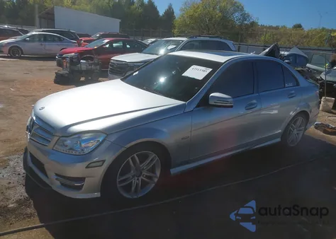 2012 Mercedes-Benz C 250 Luxury/Sport z USA, uszkodzony, nr VIN WDDGF4HB1CR223129